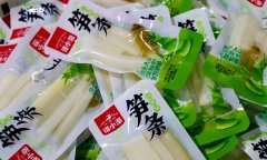 <b>们身着同一工拆</b>